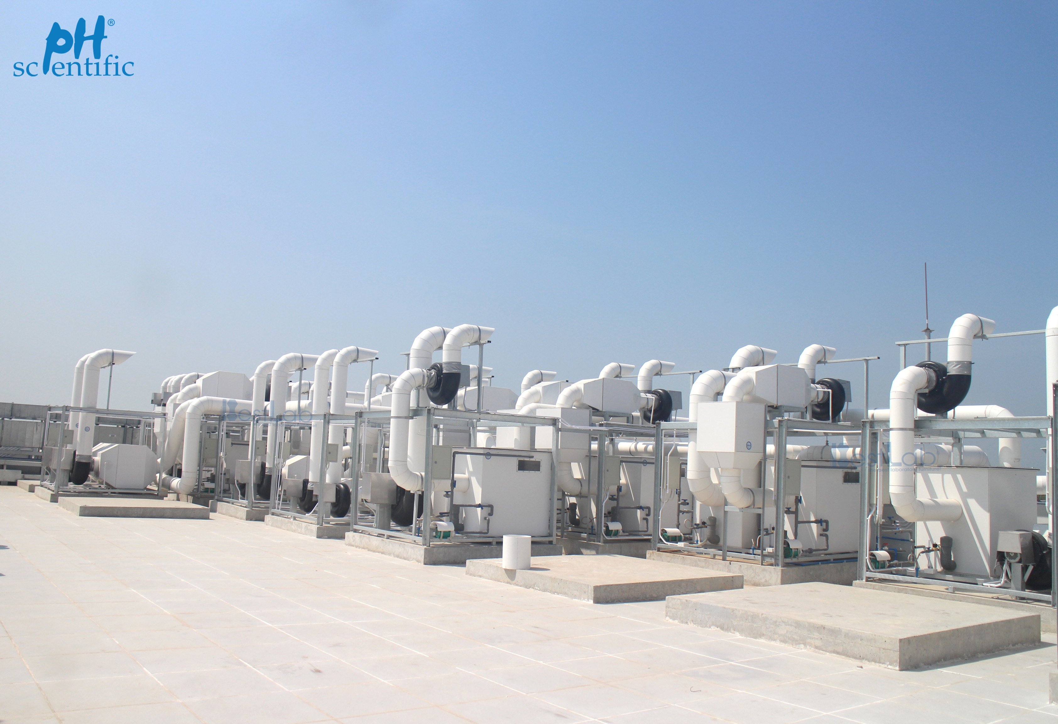 Installation of SEAT 35 ATEX on the roof of a petrochemical plant in Vietnam.